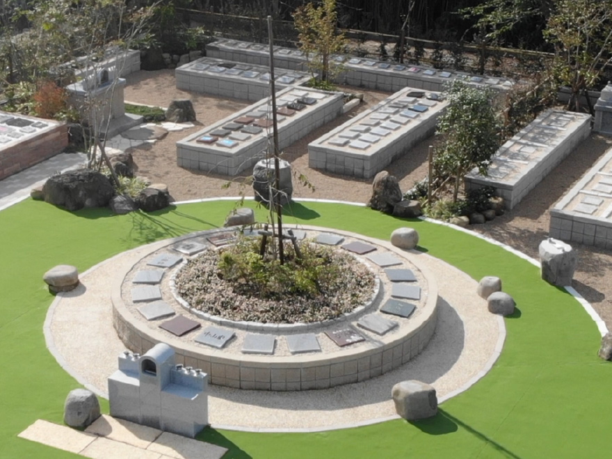 ながとろ桜見墓苑